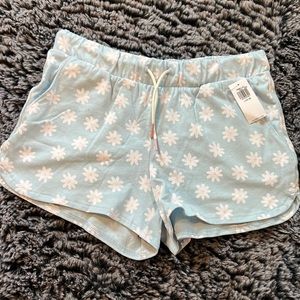 Old Navy daisy shorts (NWT) 10/12
